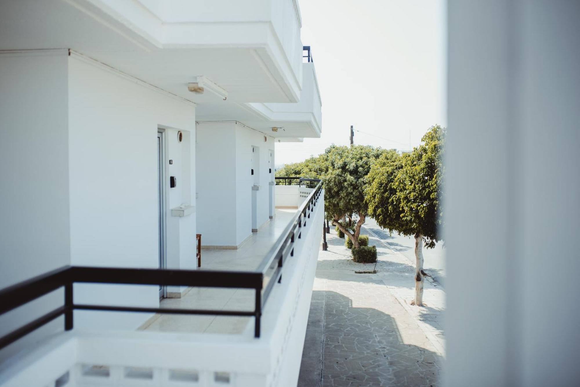 Ovis Hotel Apartments Ayia Napa Exterior photo